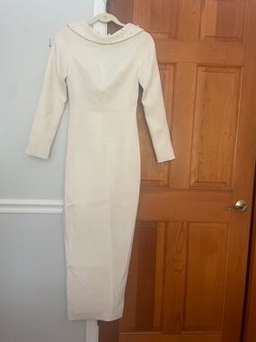Elegant Cream Long-Sleeve Maxi Dress with Pearl Collar Size XS